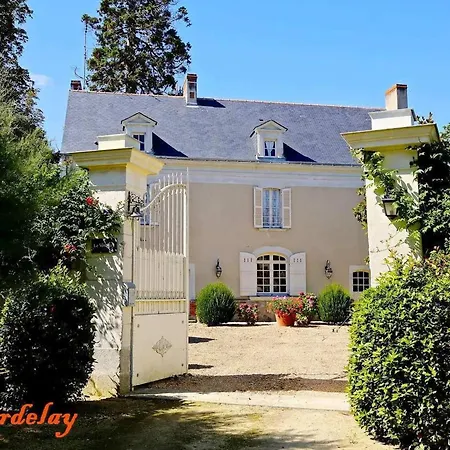 D'hotes Spacieuses Pres De La Loire - Fr-1-622-116 Bed & Breakfast