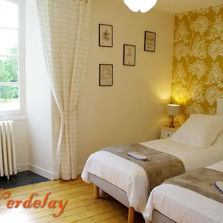 D'hotes Spacieuses Pres De La Loire - Fr-1-622-116 Bed & Breakfast La Menitré
