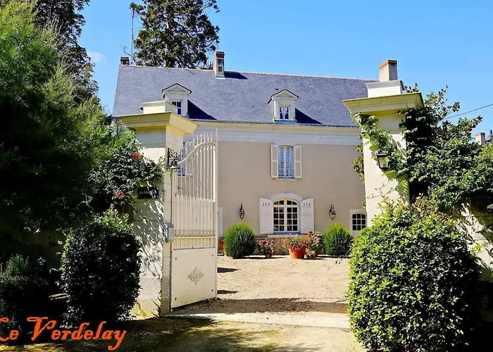 D'hotes Spacieuses Pres De La Loire - Fr-1-622-116 Panzió