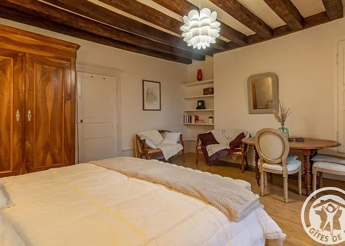 D'hotes Spacieuses Pres De La Loire - Fr-1-622-116 Panzió